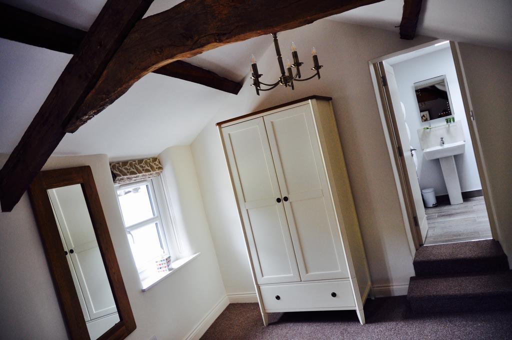 バーンスタプル Pyne Arms Bed & Breakfast エクステリア 写真