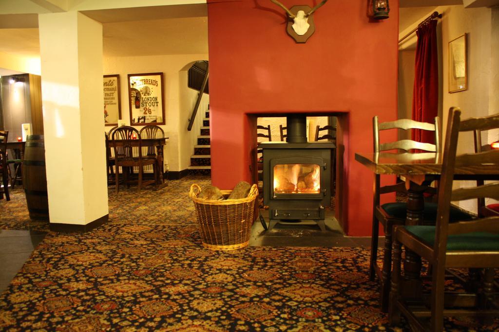 バーンスタプル Pyne Arms Bed & Breakfast エクステリア 写真
