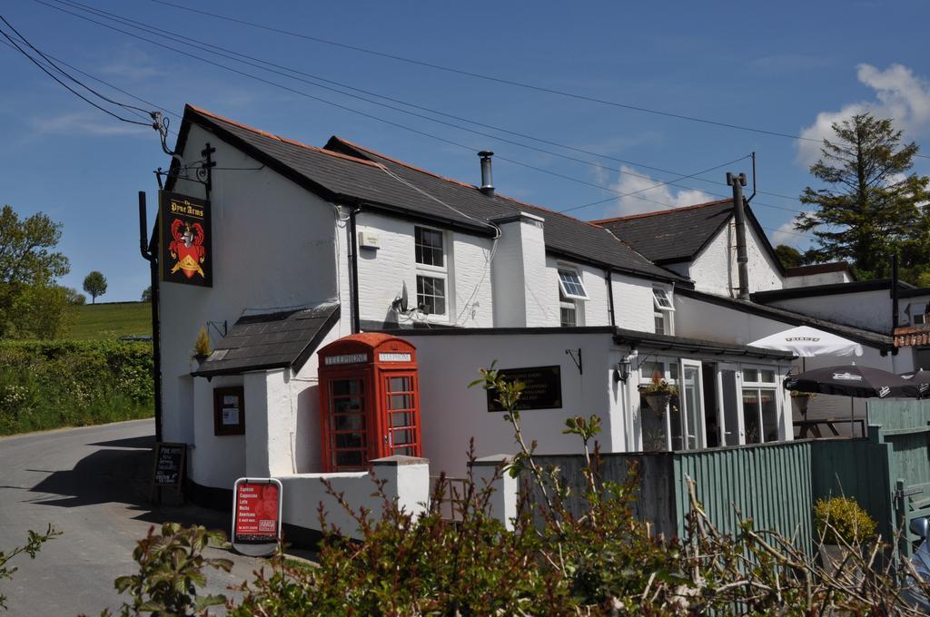 バーンスタプル Pyne Arms Bed & Breakfast エクステリア 写真